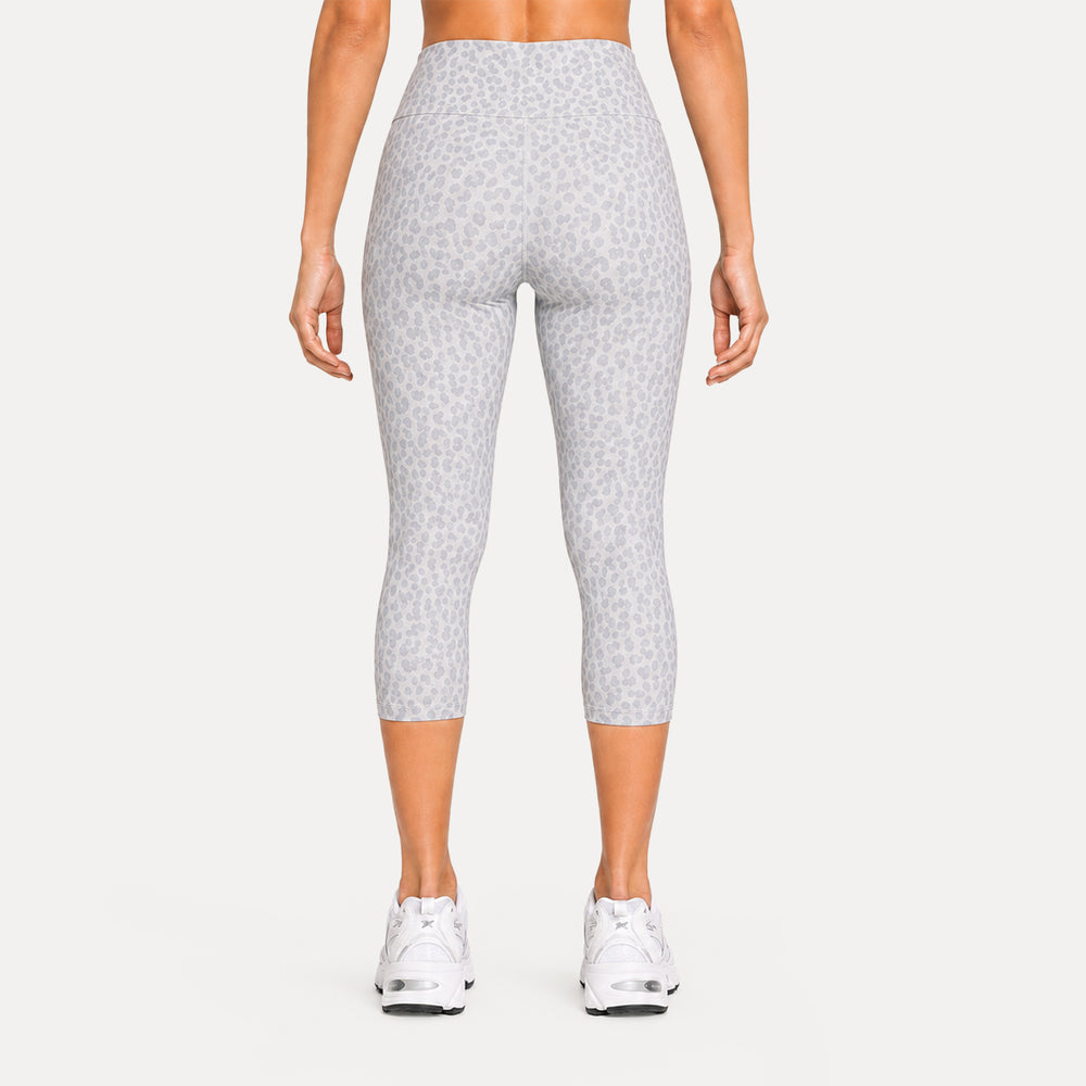LEO Capri Leggings Velvara