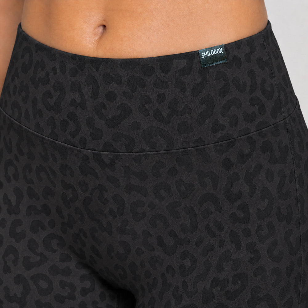 LEO Capri Leggings Velvara