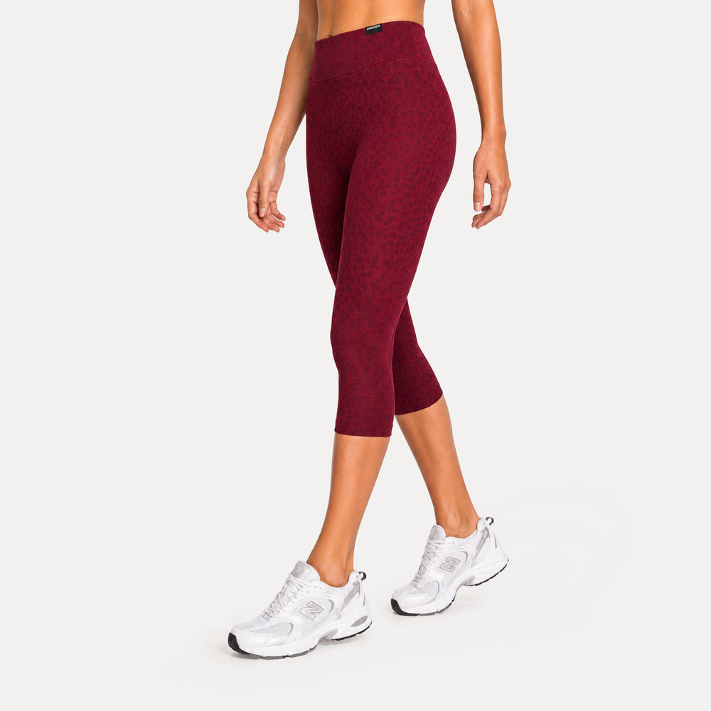 LEO Capri Leggings Velvara