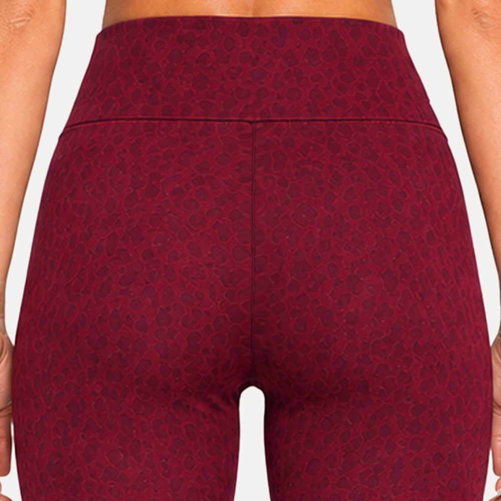LEO Capri Leggings Velvara